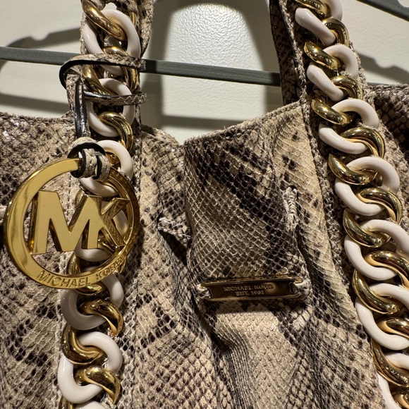 Michael Kors’s tote - Picture 3 of 12
